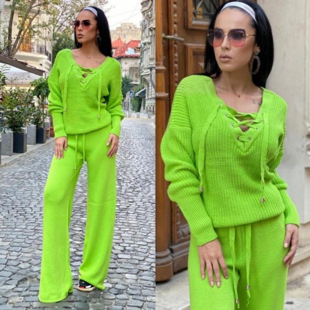 Compleu dama tricot verde neon format din pantaloni lungi reiati si bluza cu snur